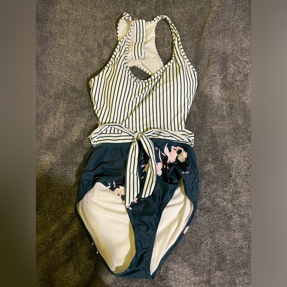 Women’s swim suit Size:XL